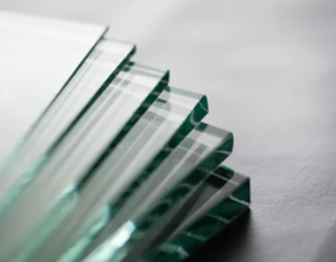 Glass factory produces various transparent glass thickness.